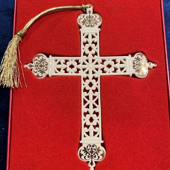 LENOX Pierced Gold Cross Ornament 5" - Picture 3 of 11